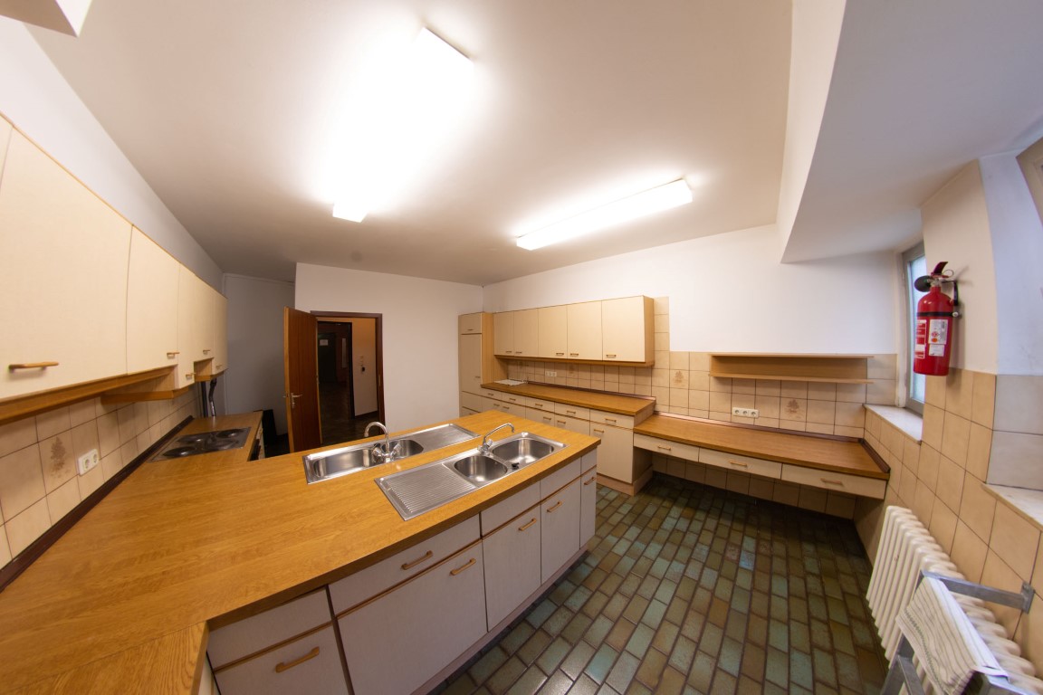 Image 35 - Küche